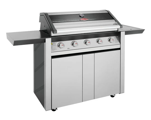 BeefEater 1600 Series - 5 Burner Stainless Steel BBQ With Side Burner (Silver) 2 BeefEater 1600 Series - 5 Burner Stainless Steel BBQ With Side Burner (Silver) - Image 2